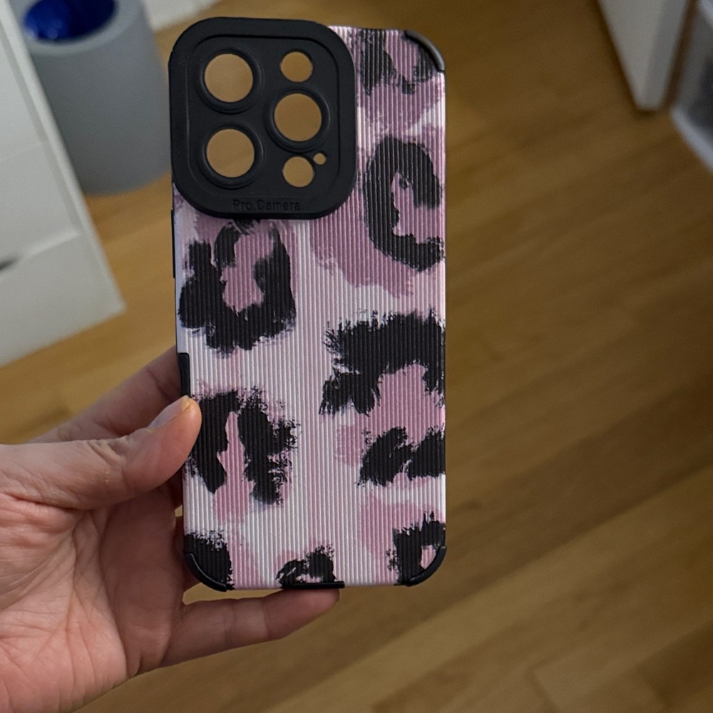 Leopard Print Phone Case - Pink and Black iPhone pro 16 like new